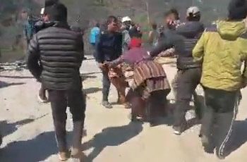 उमाकुण्डमा प्रहरीको आडमा हाइड्रोको दादागिरी, प्रहरीले हातपात गरेको आरोप (भिडियो)