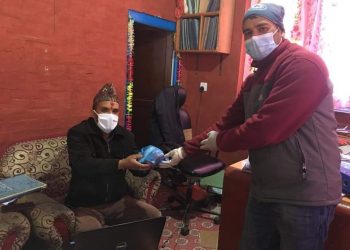 बाम्तीमा नौ सय बढीलाई नेकपाले बितरण गर्यो मास्क