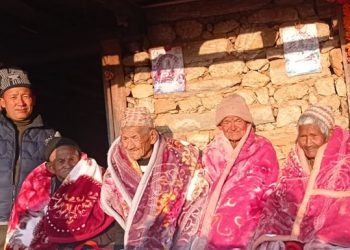 दोरम्वा गाँउपालिकाका १ सय ३० जना जेष्ठ नागरिकलाई न्यानो कपडा