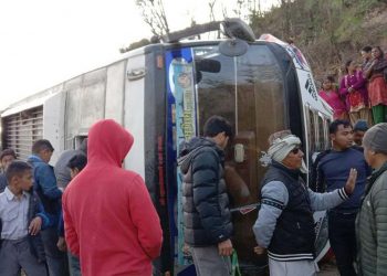बिद्यार्थी बोकेको बस दुर्घटना, १७ घाइते