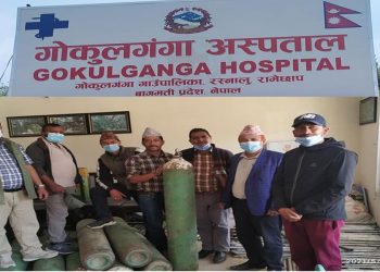 समाजसेवी बस्नेतद्वारा गोकुलगंगा अस्पताललाई अक्सिजन सहयोग