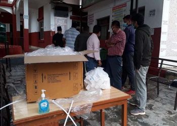 एमालेद्धारा अस्पताल  र उमाकुण्डलाई स्वास्थ्य सामाग्रि सहयोग