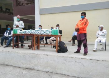 प्रगतिशिल युवा समाज द्वारा बिद्यालयलाई स्वास्थ्य सामाग्री हस्तान्तण