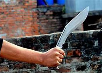 भान्जाले मामालाई खुकुरी हाने