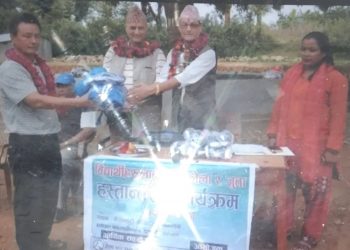 प्रतिष्ठानद्वारा   ४८ बिद्यार्थीलाई न्यानो कपडा र झोला वितरण