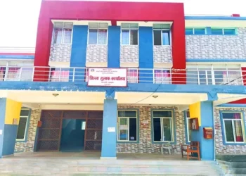 विभागको निर्देशनलाई लत्याउँदै सेवाग्राहिलाई दुःख दिन्छिन् रामेछापकि हुलाक प्रमुख