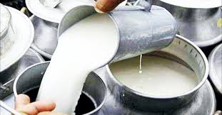 मापदण्ड विपरीत कम गुणस्तरको दुध बेचेको भन्दै  मन्थलीका ३ वटै डेरी सञ्चालक कार्वाहिमा
