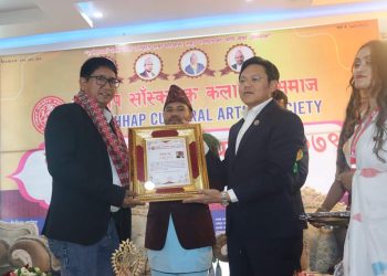 कलाकार समाजद्धारा पत्रकार सुमित श्रेष्ठ सम्मानित