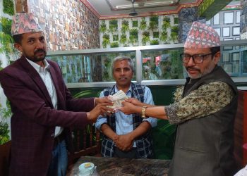 अपाङ्ग भएर उपचार गराउँदै आएकी ज्योतिलाई पूर्व विद्यार्थीको सहयोग 