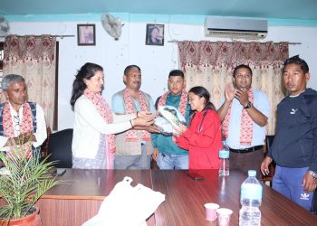 रामेछाप फुटबल संघद्धारा खेलाडिलाई बन्द प्रशिक्षण तथा खेल सामाग्रि हस्तान्तरण