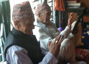 जेष्ठ नागरिकहरुलाई पनि मोवाइल मोह ……!
