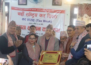 कर दिवसमा  नवजागरण साकोस र ओम स्टोर्स सम्मानित