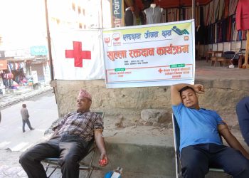 रामेछाप रेडक्रसको  रक्तदानमा १६ जनाले रगत दान गरे 
