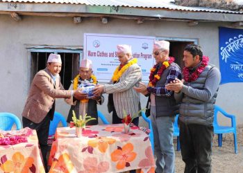 दीप बहादुर स्मृति प्रतिष्ठानद्वारा  विद्यार्थीलाई पोसाक र विद्यालयलाई पुस्तक  वितरण 