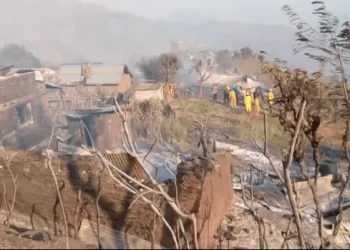 रामेछापको टार सिमन्तीमा आगो लाग्दा १४ घर र १२ गोठ जलेर नष्ट 