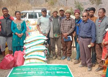 आगलागी पिडीतलाई तामाकोसी र मेयरध्वज द्वारा राहत प्रदान
