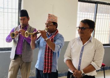 दलित महिलाहरुलाई पञ्चेवाजा बजाउन सिकाँउदै मन्थली नगर