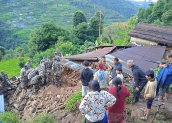 दोरम्बामा पहिरोको जोखिममा रहेका ६५ घरपरिवारलाई अन्यत्र सारियो