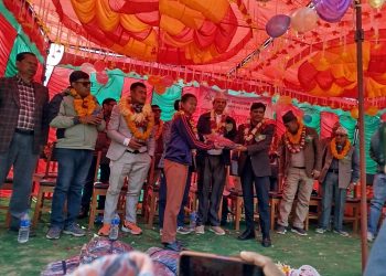 समाजसेवी  रत्न गौतमद्धारा  १२ सय विद्यार्थीलाई न्यानो कपडा वितरण   