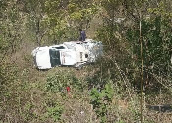 भीरपानीमा एम्बुलेन्स दुर्घटना हुँदा ३ जना घाइते