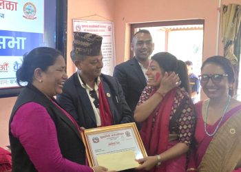 गाँउपालिका द्वारा विद्यालय,शिक्षक र विद्यार्थीहरुलाई सम्मान