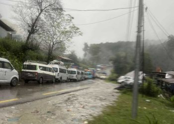 अबिरल बर्षाका कारण खुर्कोट र काभ्रे भन्ज्याङमा रोकिए सबै सवारी साधन