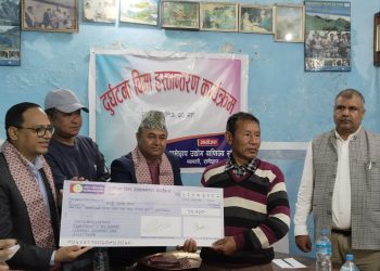 राउवासंघका दुईजना सदस्यलाई विमा बापदको रकम हस्तान्तरण