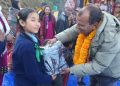 काँग्रेस नेता चौलागाईंद्धारा चार विद्यालयका करिव ५ सय विद्यार्थीलाई न्यानोकपडा वितरण