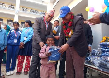 बिजुलीकोटमा न्यानो कपडा वितरण