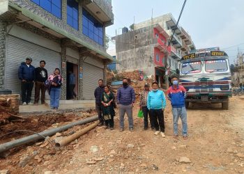 वडा अध्यक्षको प्रयास पछि रामेछाप बजार कालोपत्रेको काम अघि बढ्ने