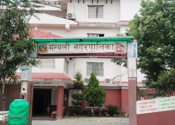 मन्थली नगरमा अनलाइन प्रणालीको राजस्व संकलन नहुँदा सेवाग्राहीलाई सास्ती